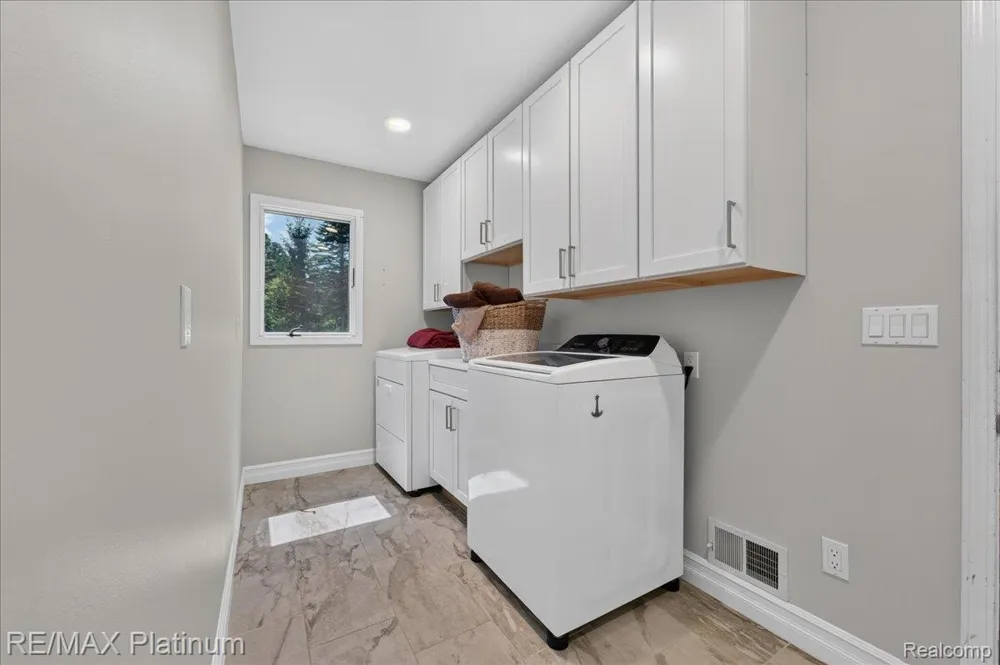 56 Wilderness Lake Court Hartland Township, MI 48380