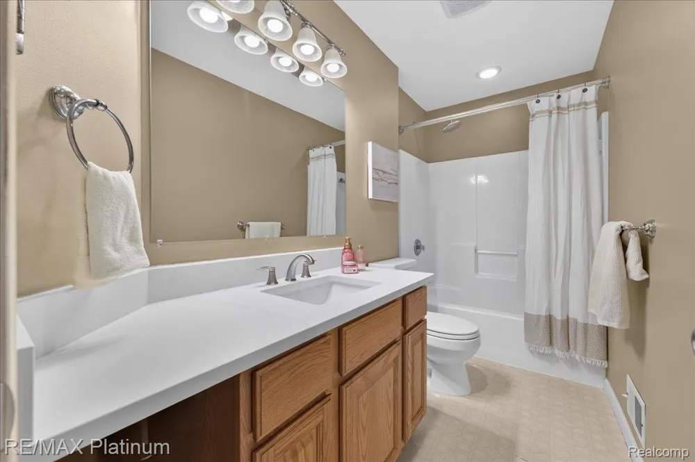 56 Wilderness Lake Court Hartland Township, MI 48380