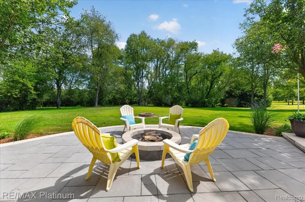 56 Wilderness Lake Court Hartland Township, MI 48380