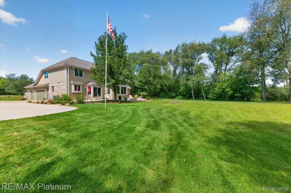 56 Wilderness Lake Court Hartland Township, MI 48380