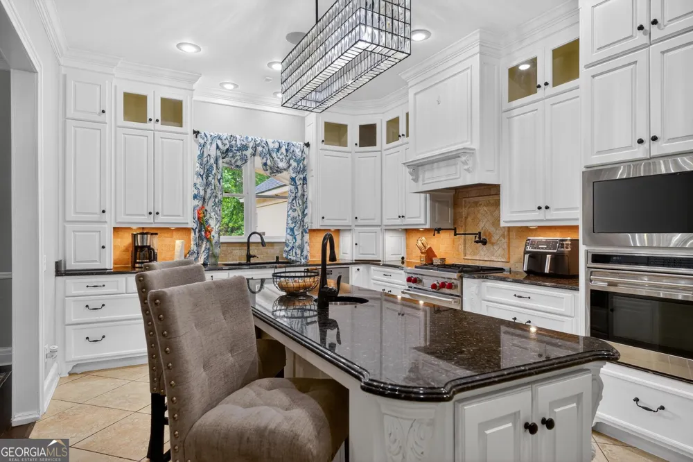 7 Lakeview CV Moultrie, GA 31768