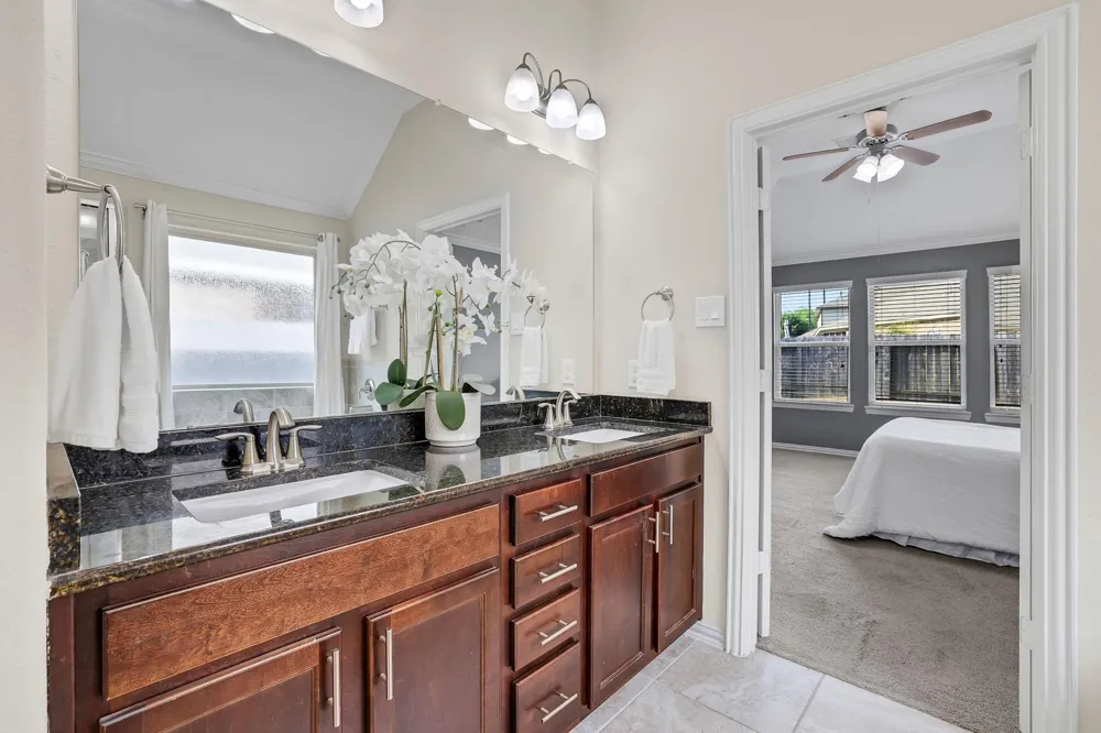 4251 Bearberry Avenue Baytown, TX 77521