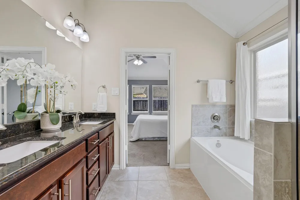 4251 Bearberry Avenue Baytown, TX 77521