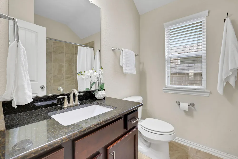 4251 Bearberry Avenue Baytown, TX 77521
