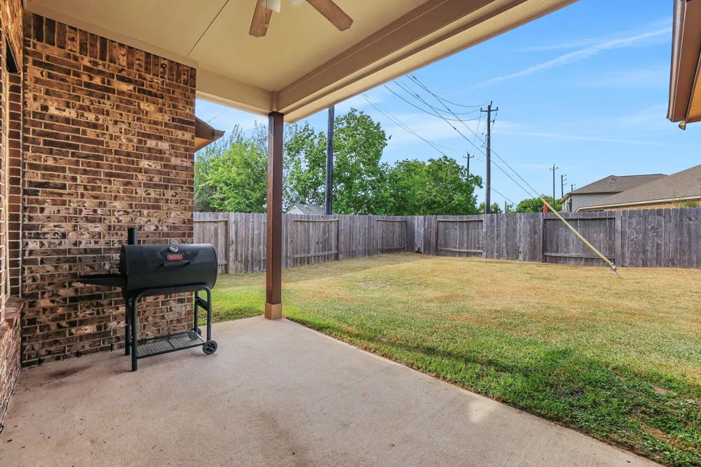 4251 Bearberry Avenue Baytown, TX 77521