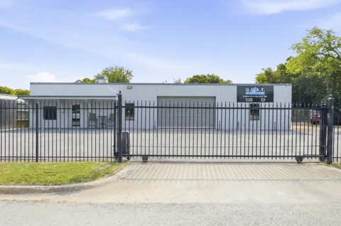 903 Davy Crockett Street