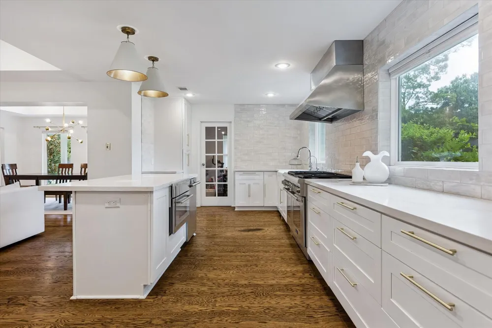 2503 Stoney Brook Drive Houston, TX 77063