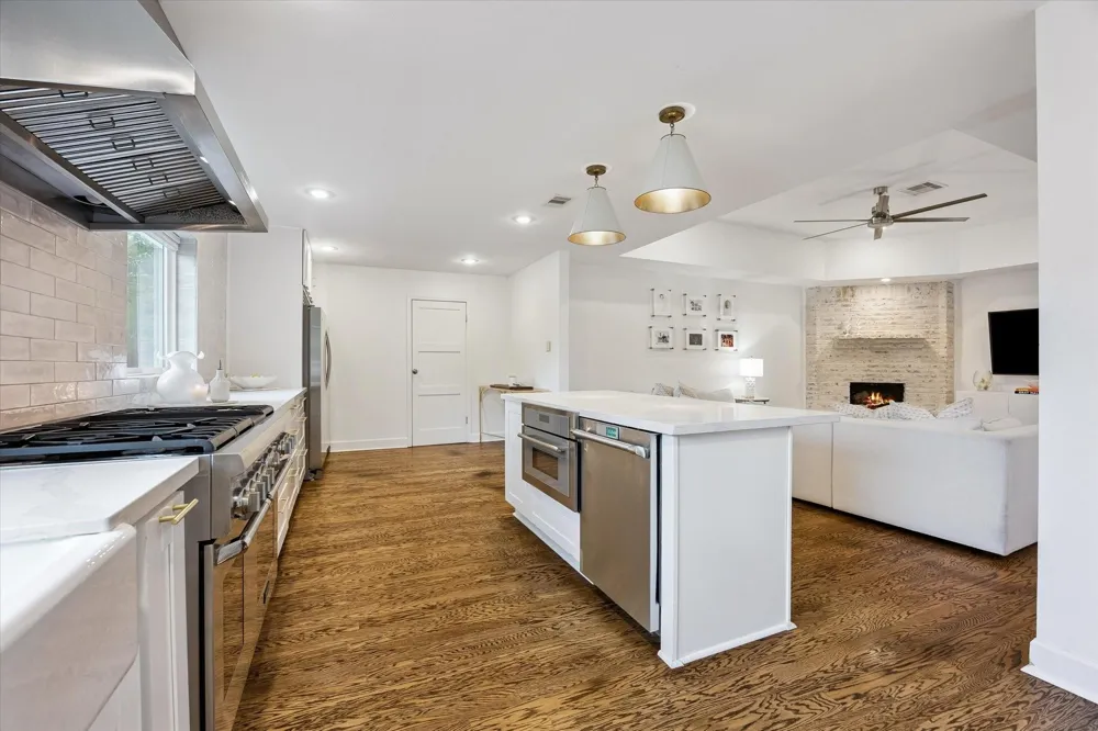 2503 Stoney Brook Drive Houston, TX 77063