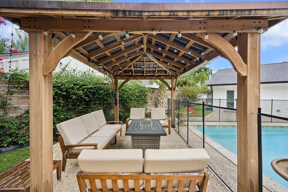 2503 Stoney Brook Drive Houston, TX 77063