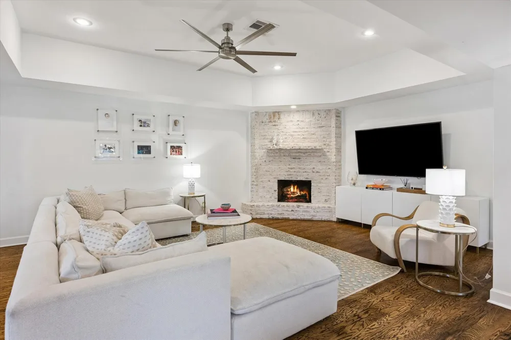 2503 Stoney Brook Drive Houston, TX 77063