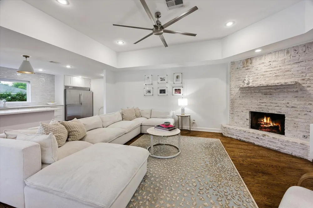 2503 Stoney Brook Drive Houston, TX 77063
