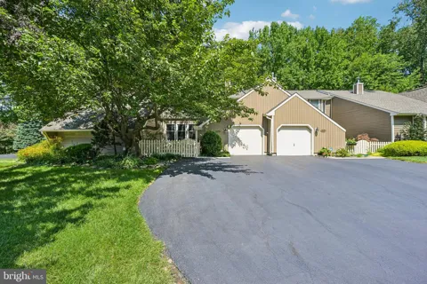 1564 APPLEWOOD CIRCLE