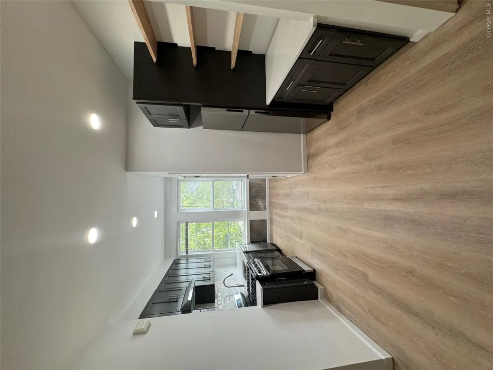 72-27 68th Street Glendale, NY 11385
