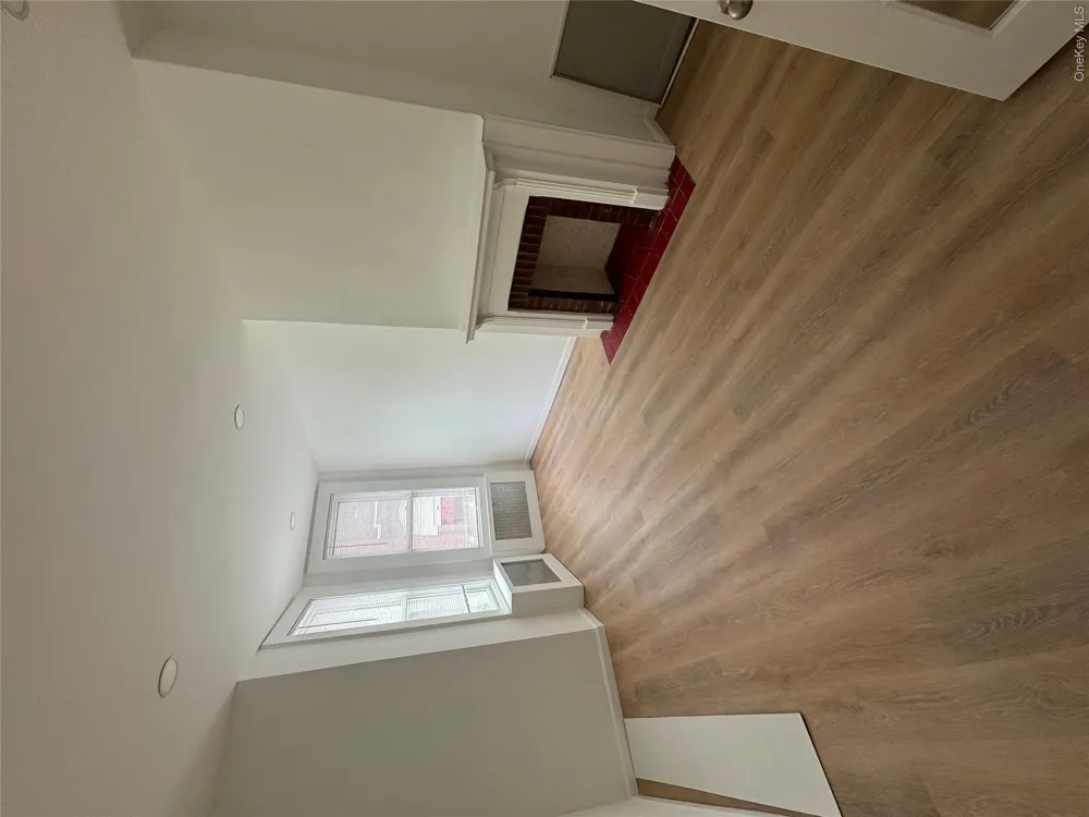 72-27 68th Street Glendale, NY 11385