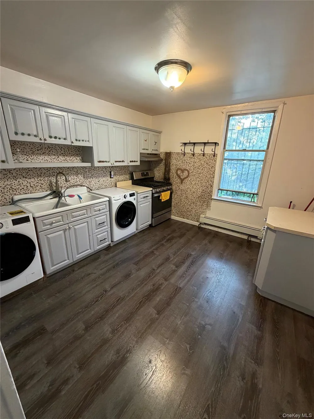 4529 Carpenter Avenue Bronx, NY 10470