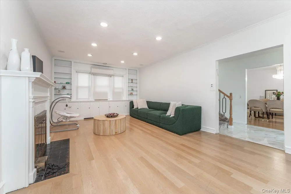 1068 Highland Place Woodmere, NY 11598
