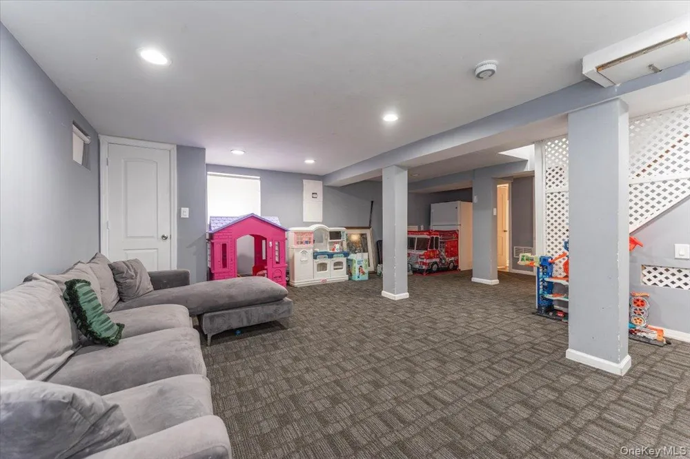 1068 Highland Place Woodmere, NY 11598