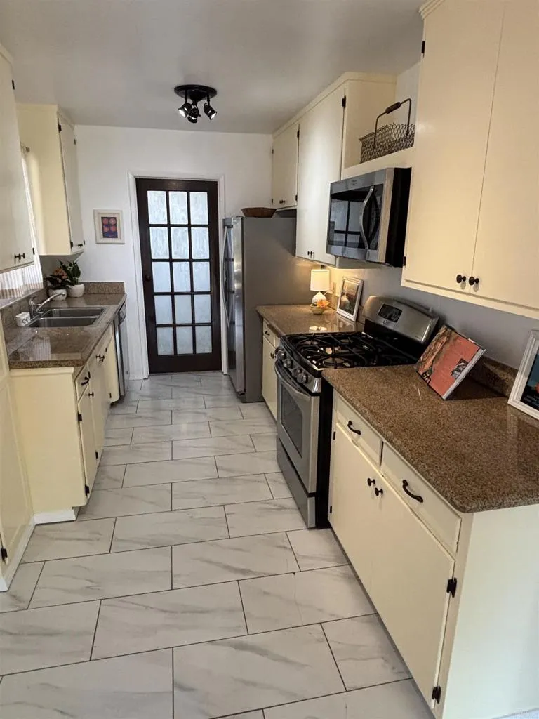6114 Fenimore Way San Diego, CA 92120