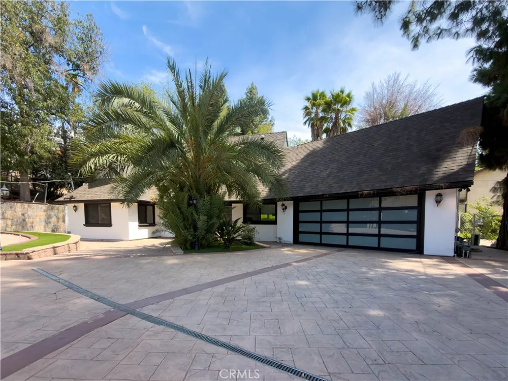 5836 Winnetka Avenue Woodland Hills, CA 91367
