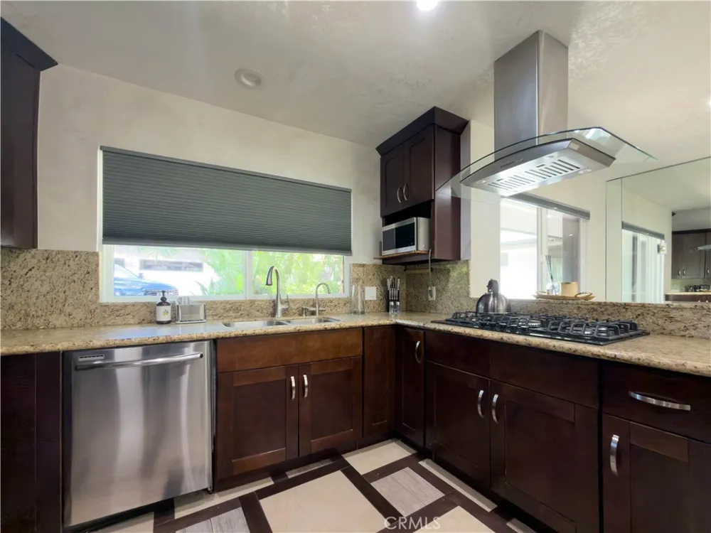 5836 Winnetka Avenue Woodland Hills, CA 91367