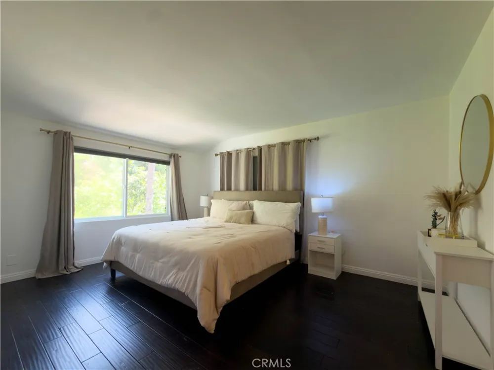 5836 Winnetka Avenue Woodland Hills, CA 91367