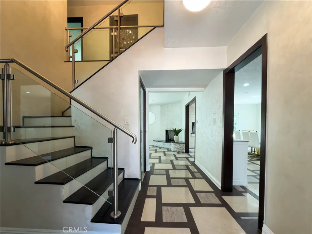 5836 Winnetka Avenue Woodland Hills, CA 91367