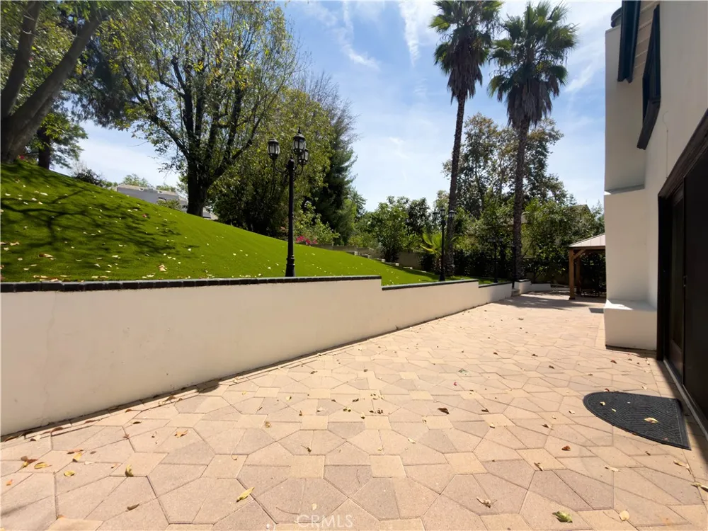 5836 Winnetka Avenue Woodland Hills, CA 91367