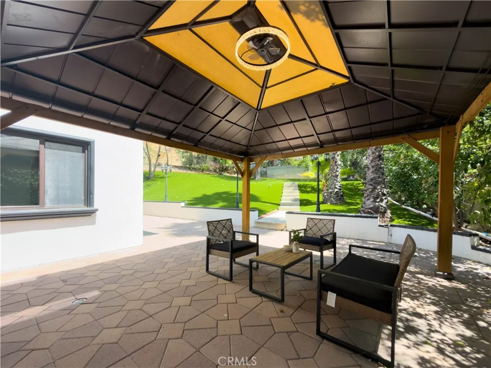 5836 Winnetka Avenue Woodland Hills, CA 91367