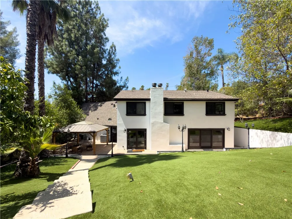 5836 Winnetka Avenue Woodland Hills, CA 91367