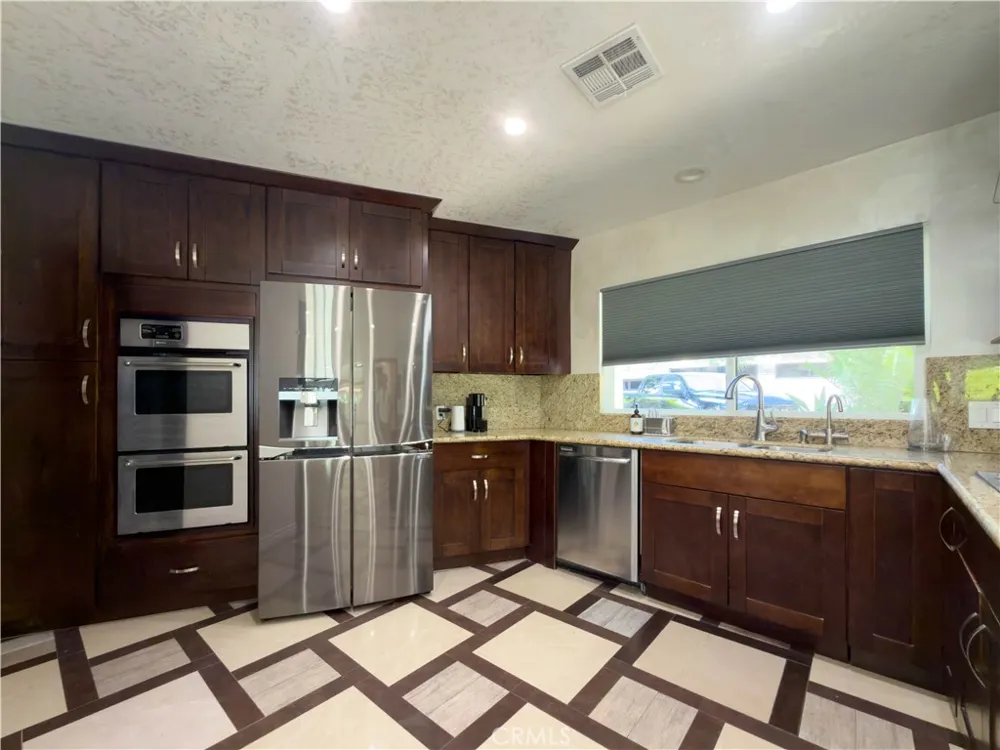 5836 Winnetka Avenue Woodland Hills, CA 91367