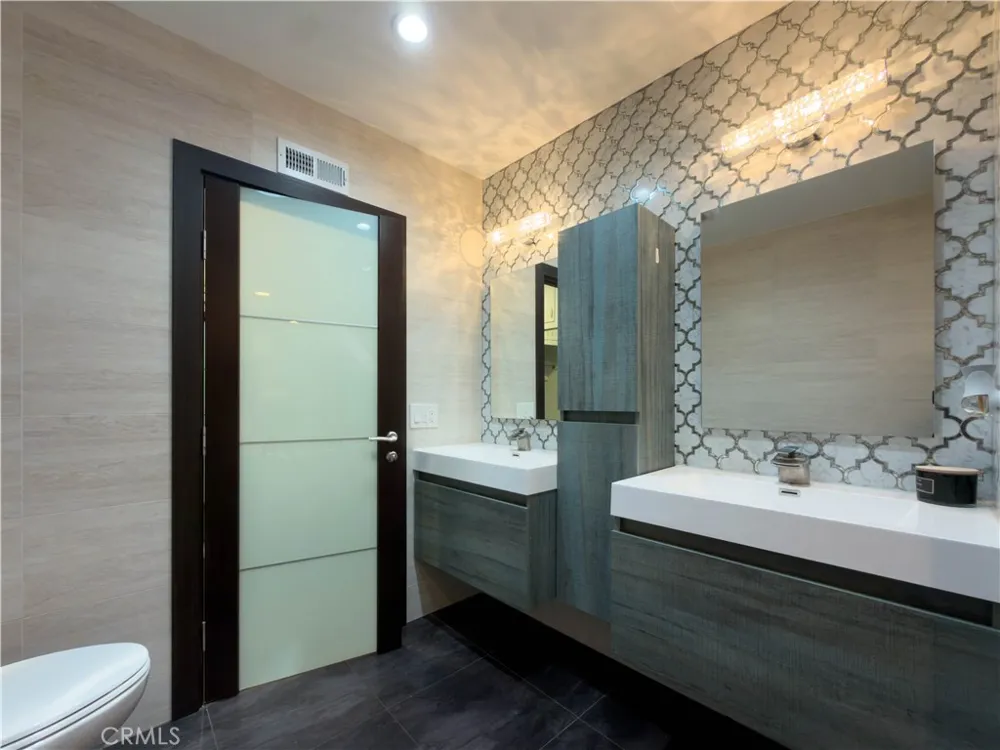 5836 Winnetka Avenue Woodland Hills, CA 91367