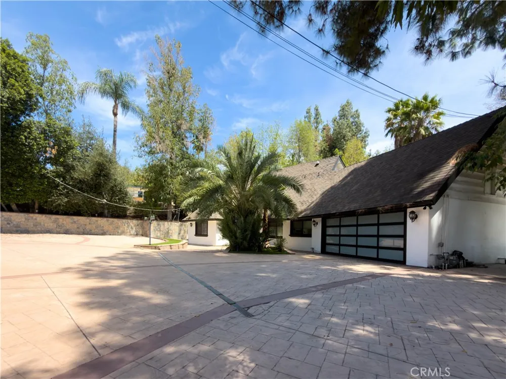 5836 Winnetka Avenue Woodland Hills, CA 91367