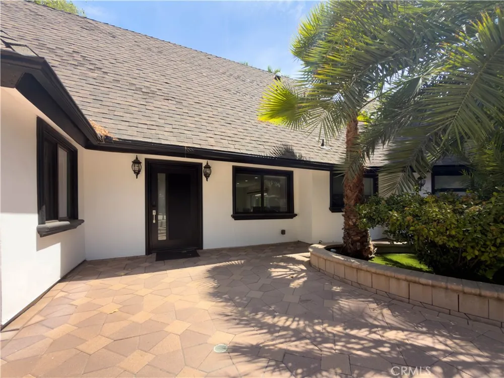 5836 Winnetka Avenue Woodland Hills, CA 91367