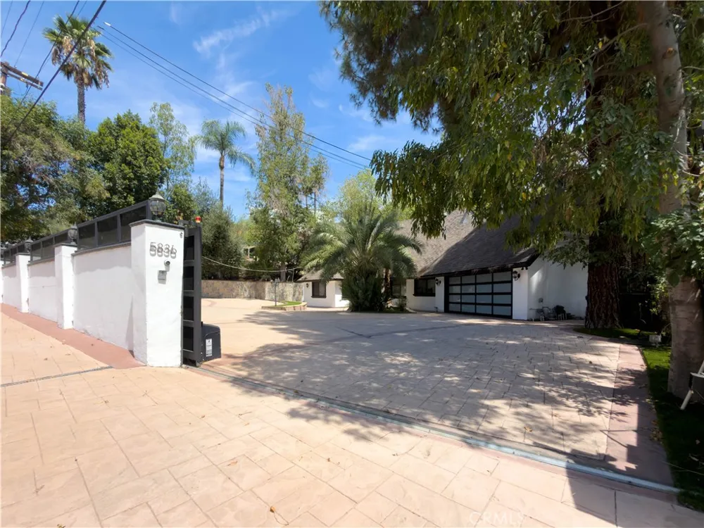 5836 Winnetka Avenue Woodland Hills, CA 91367