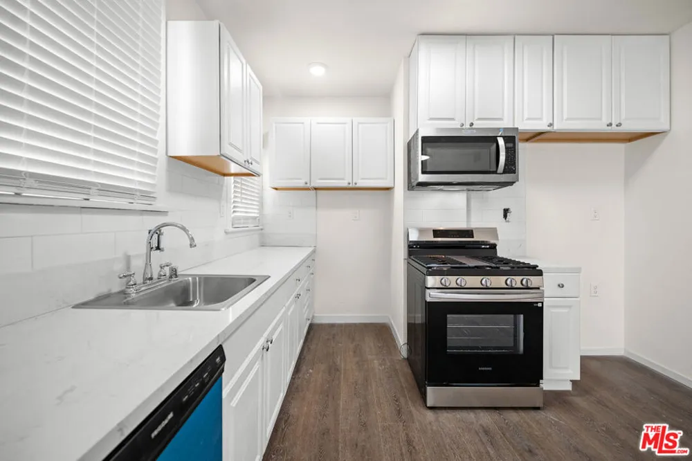 926 S Mariposa Avenue Los Angeles, CA 90006