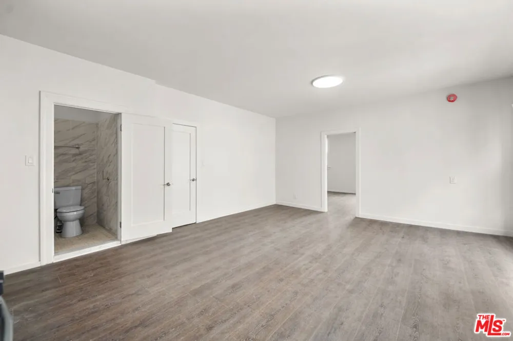 926 S Mariposa Avenue Los Angeles, CA 90006