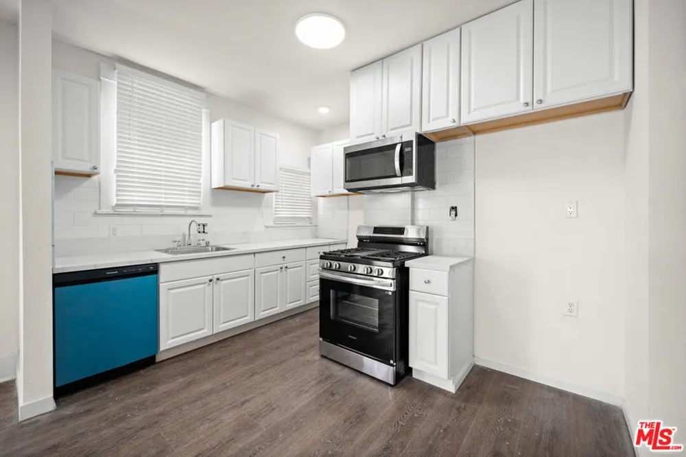 926 S Mariposa Avenue Los Angeles, CA 90006