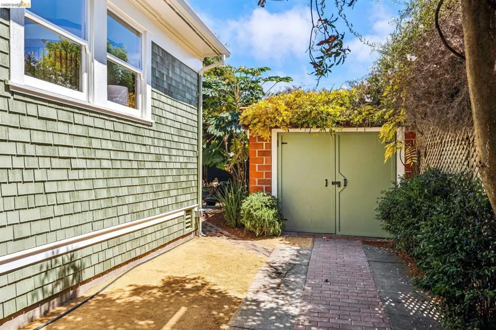 2435 Valley Street Berkeley, CA 94702