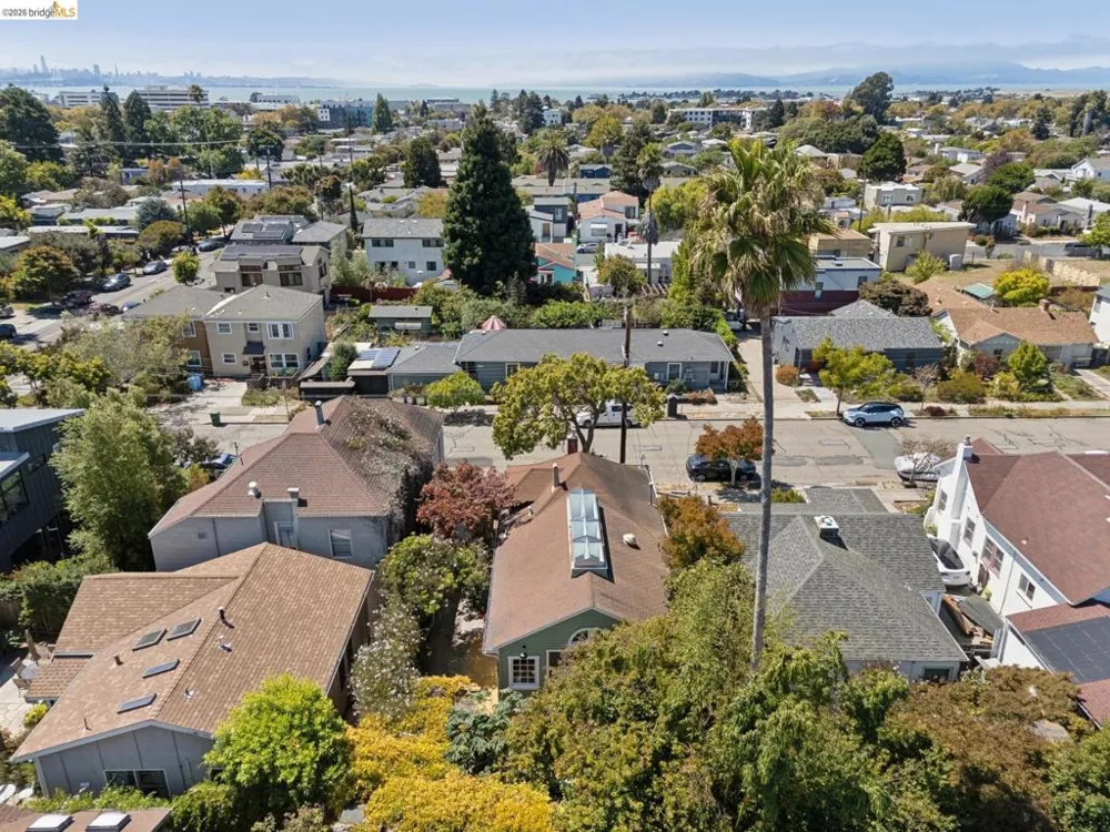 2435 Valley Street Berkeley, CA 94702