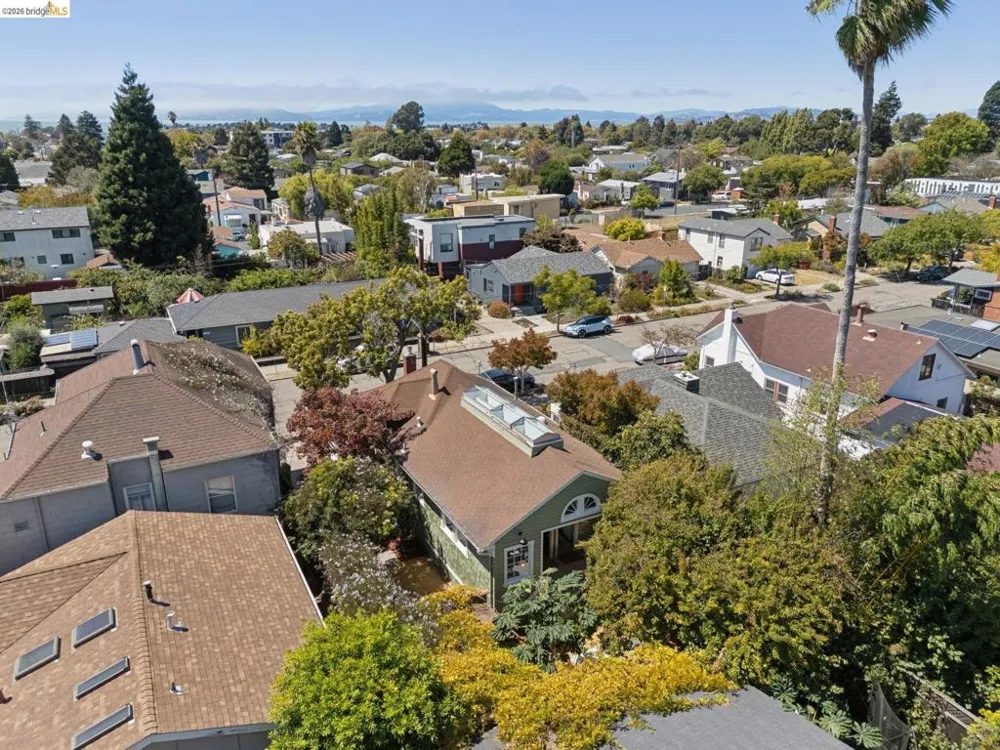 2435 Valley Street Berkeley, CA 94702