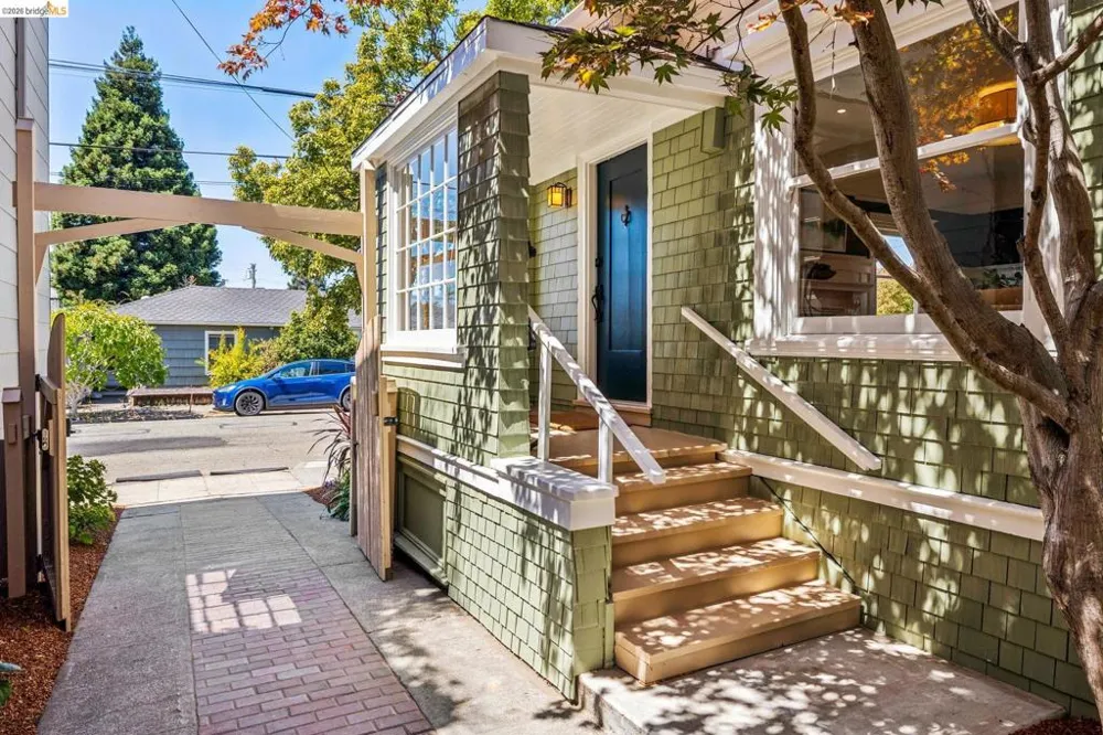 2435 Valley Street Berkeley, CA 94702