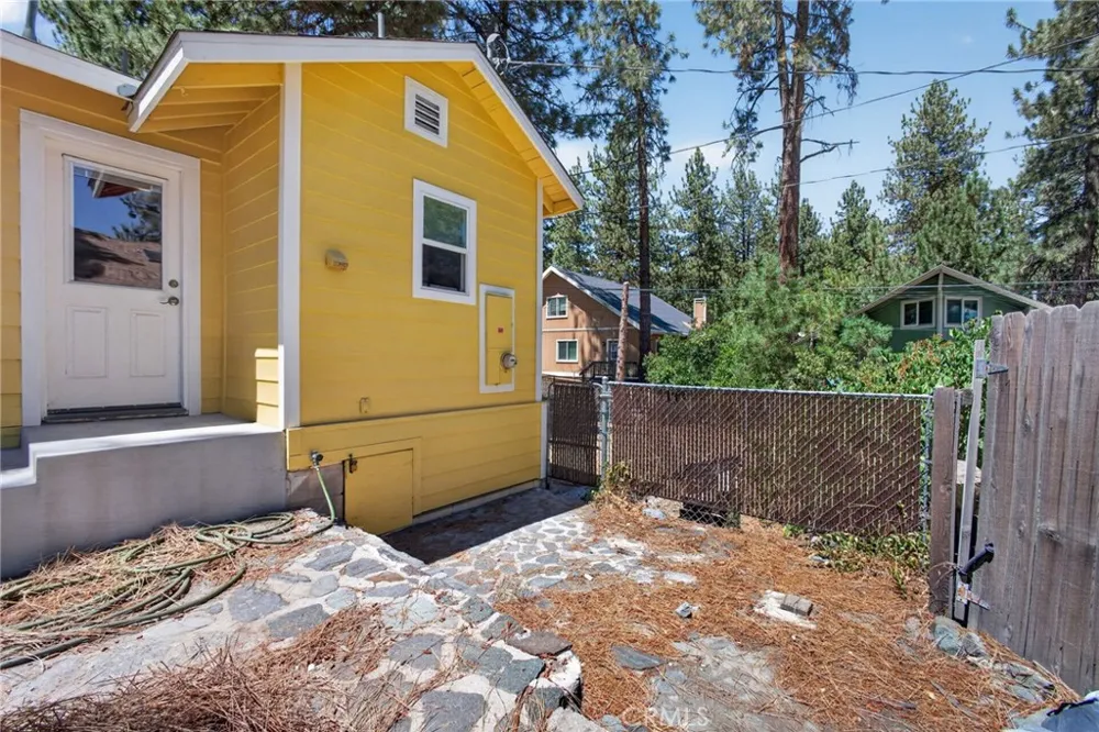 1858 Thrush Wrightwood, CA 92397