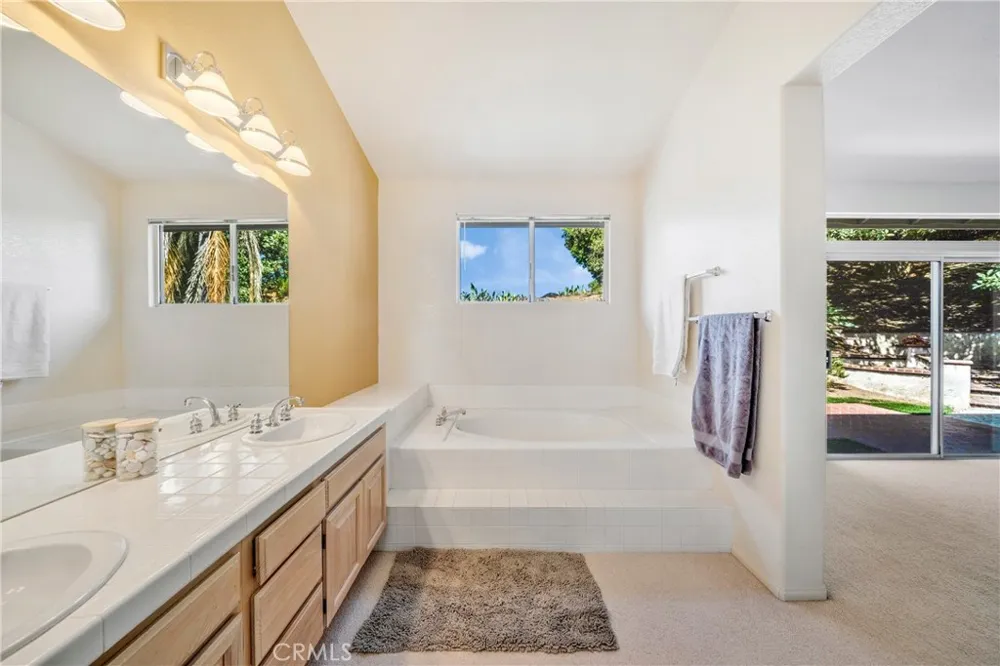 1463 Oak View way Escondido, CA 92029