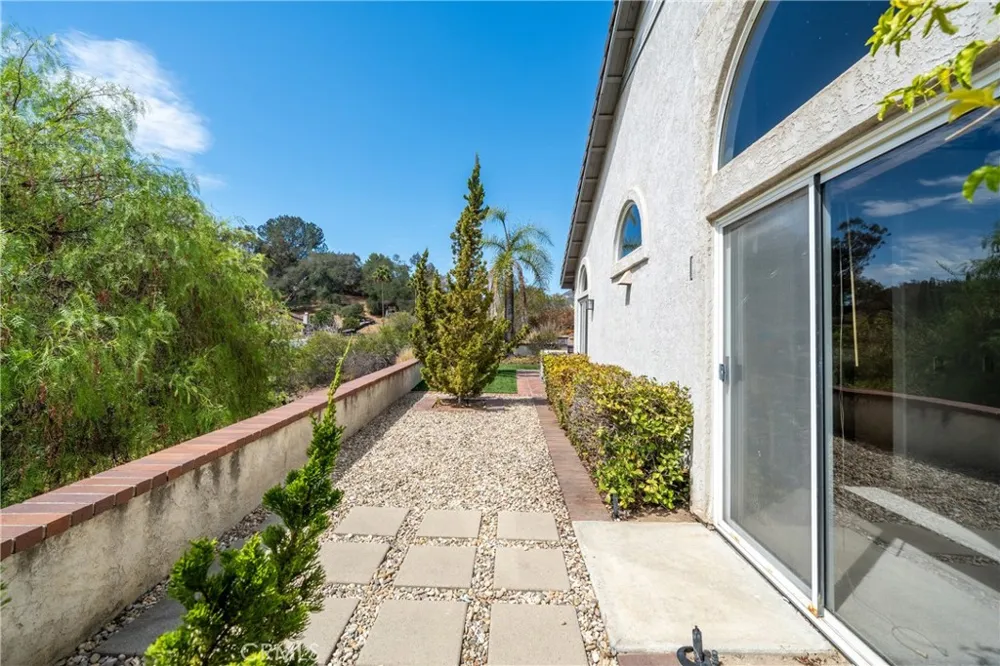 1463 Oak View way Escondido, CA 92029