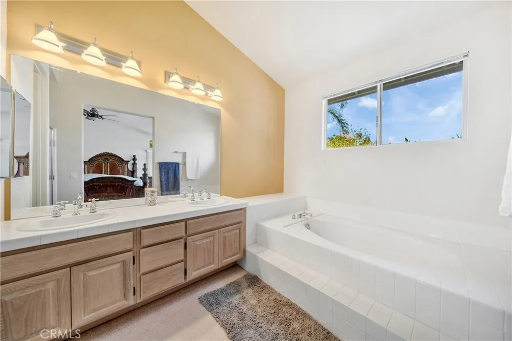 1463 Oak View way Escondido, CA 92029