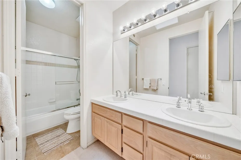1463 Oak View way Escondido, CA 92029