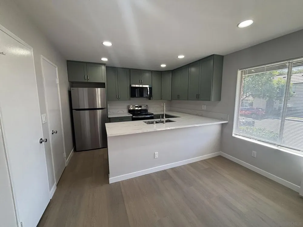 13942 Via Rimini San Diego, CA 92129