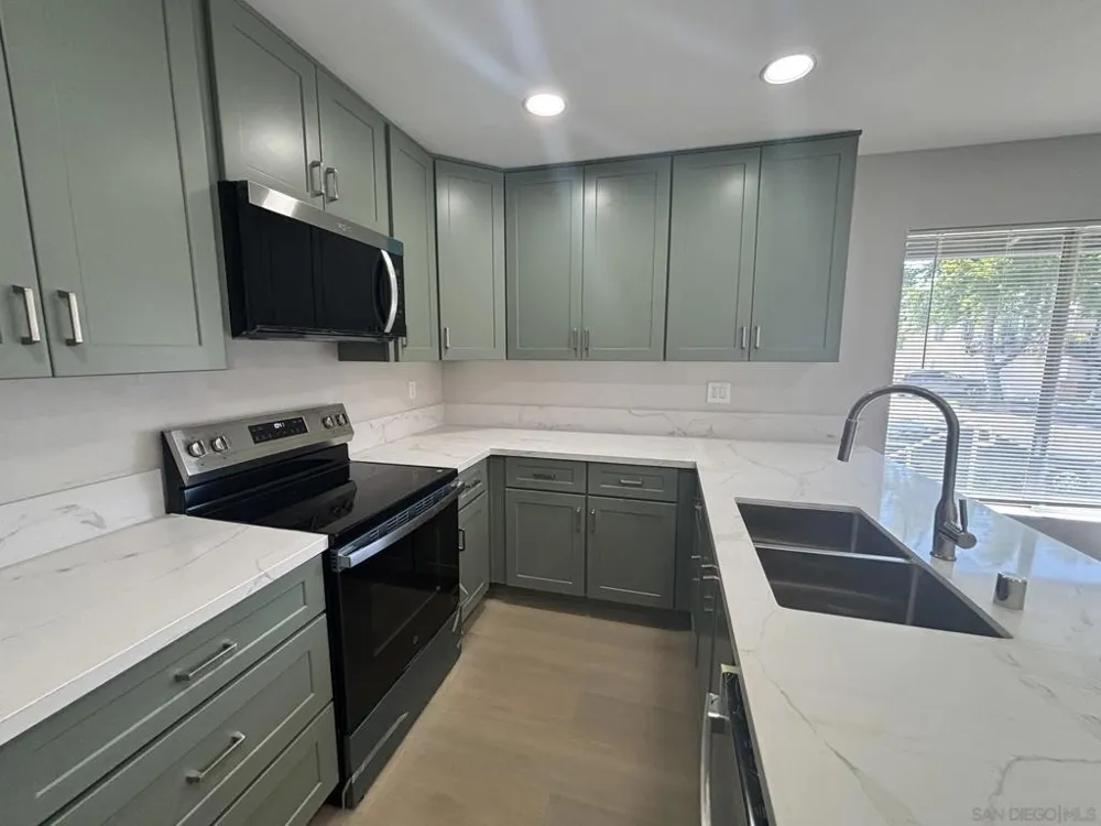 13942 Via Rimini San Diego, CA 92129