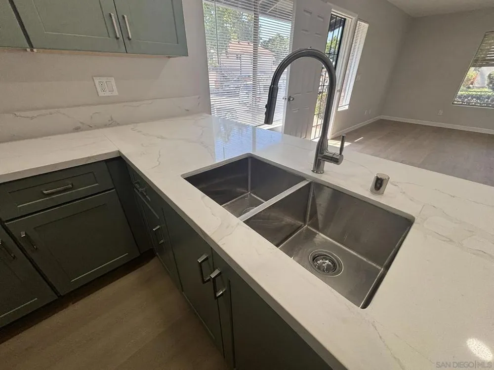 13942 Via Rimini San Diego, CA 92129