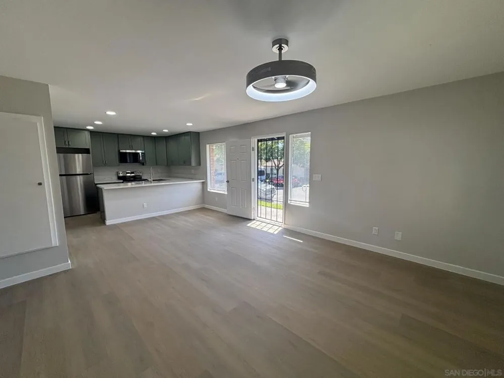 13942 Via Rimini San Diego, CA 92129